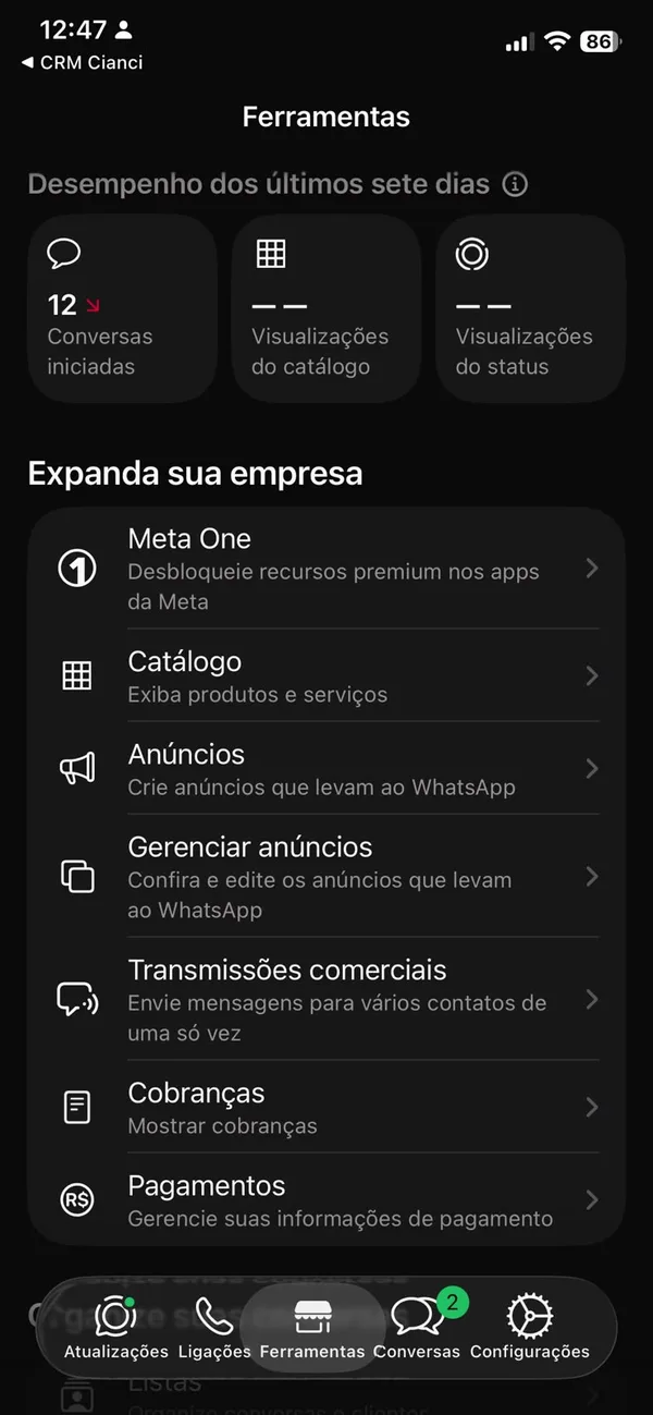Aba Ferramentas do WhatsApp Business, com o desempenho dos últimos sete dias e a lista de recursos como Catálogo, Anúncios e Transmissões comerciais